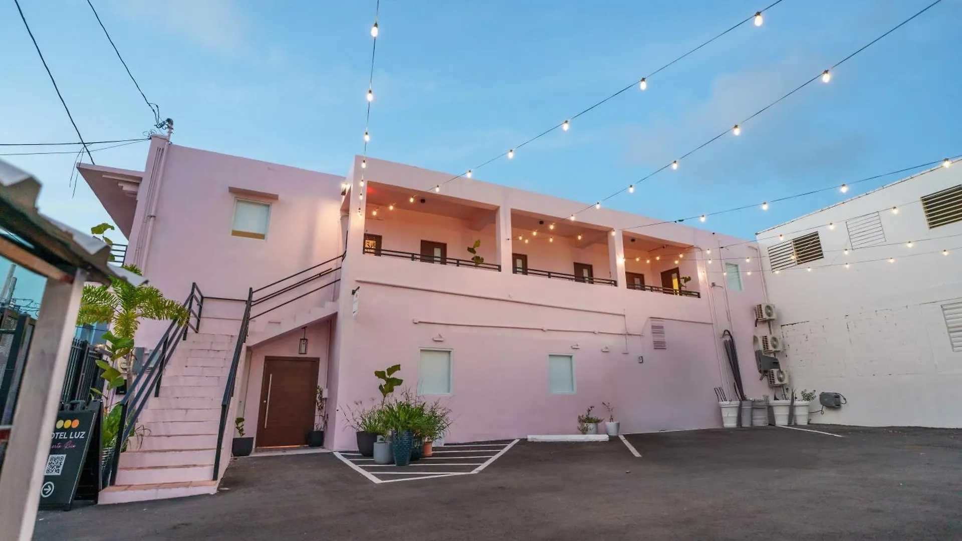 ホテル Room 11 Balcony Bliss In Creative Santurce サンジョアン