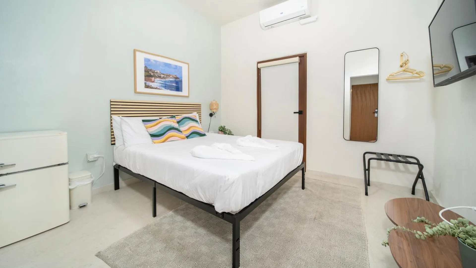 ホテル Room 11 Balcony Bliss In Creative Santurce サンジョアン